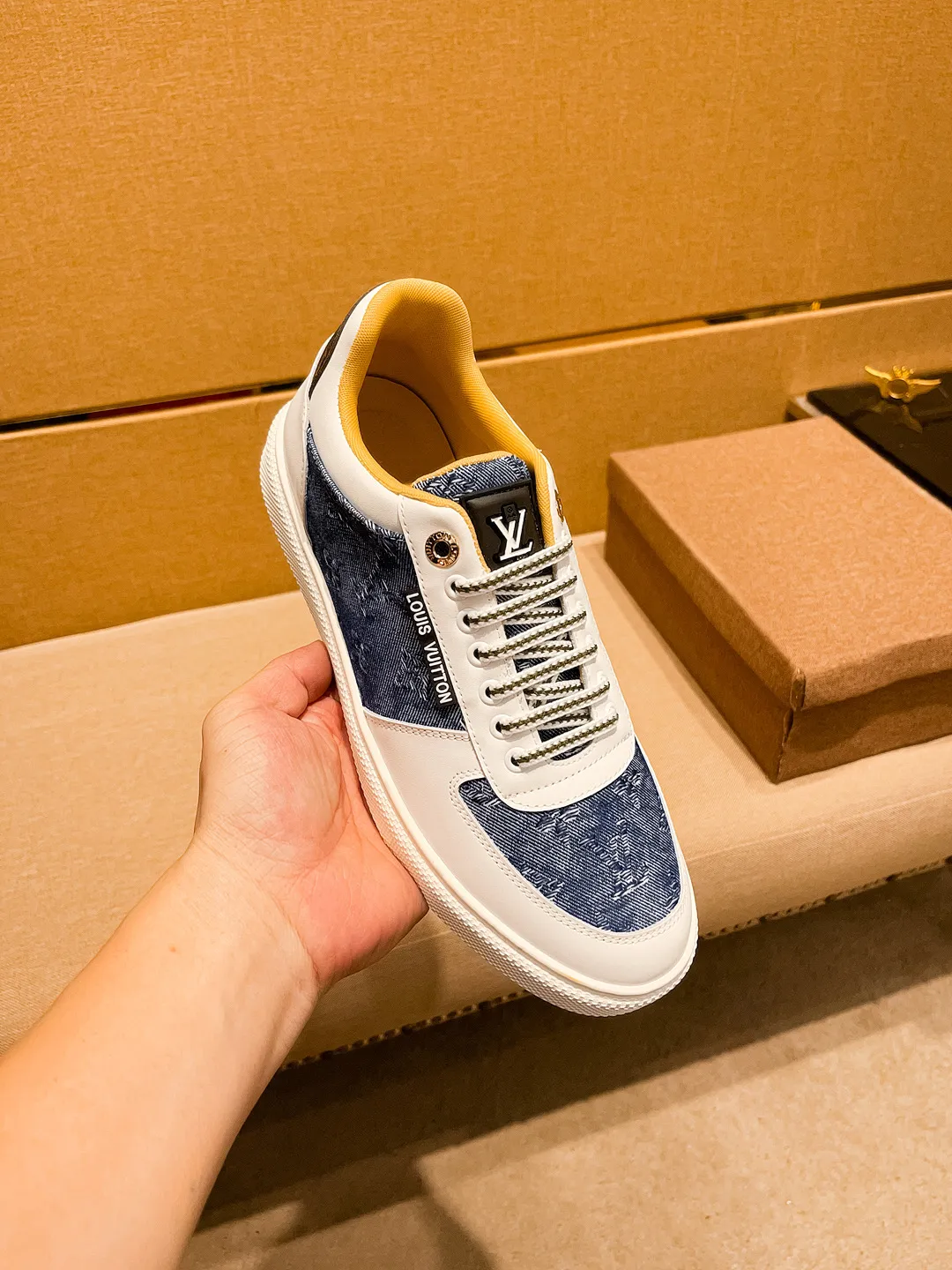 Men's shoes💰 400💰[LV]🔥Louis Vuitton, high-end men's shoes brand, official website 1:1 latest masterpiece: the upper is made of Italian imported first-layer cowhide with a comfortable and breathable lining➕original non-slip and wear-resistant outsole🔥, making walking more convenient and comfortable! An exclusive new model, a stunning work, a beautiful 1:1 replica [color] compared to the official quality! Create a fashionable personality to set off your uniqueness! A must-have for trendy men! Classic 🔥Size: 38-44 Color: 🔥 3⃣️colors available🔥.